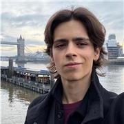 Estudiante avanzado de Economía con amplia experiencia en educación