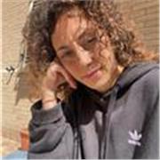 Laureata in lingue straniere, sono disponibile per aiuto compiti e ripetizioni nel campo linguistico ( inglese e spagnolo)
