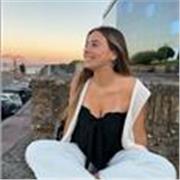 Soy estudiante de psicología de 18 años, graduada en bachillerato, busco crear un ambiente cómodo donde aprender sea divertido