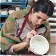 Te enseño el infinito mundo de la ceramica artesanal, de forma simple y siempre buscando que pasemos un buen rato.