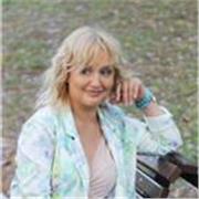 Native Russian speaker and language expert with 20+ years of freelance translation experience.