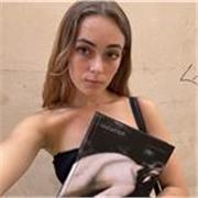 Sono una giovane studentessa che ama insegnare e aiutare gli altri. Posso offrirti corsi di lingue straniere e  programmi Adobe.