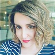 Sono un’insegnante di italiano. Letteratura Italiana, storia, geografia, storia dell’arte e italiano per stranieri. Credo che la collaborazione fra insegnante e allievo sia la chiave dell’apprendimento con successo