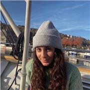 Estudiante que da clases de apoyo y repaso