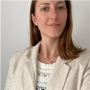 Pedagogista e docente di scuola impartisce lezioni private di lingua italiana a ragazzi e adulti