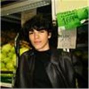 Estudiante de literatura comparada que puede dar clases a niveles de primaria y secundaria.