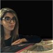 Insegnante di pianoforte classico, solfeggio e teoria musicale 