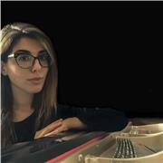 Insegnante di pianoforte classico, solfeggio e teoria musicale