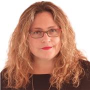 Licenciada en Ciencias Económicas y Empresariales, como experiencia en finanzas y RRHH