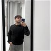 Profesor recién titulado de Filología Clásica en la USAL abierto a enseñar y explicar las partes más difíciles de estas lenguas.