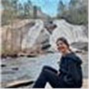 Titulada con estudios en EEUU y ofrezco clases online personalizadas para todos los niveles. Mis clases son dinámicas y enfocadas 