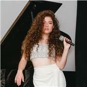 VOCAL LESSONS
- Breath Techniques 
- Riffs and Runs
- Belting / Mix / Head Voice
- Chest Voice / Twang/ Falsetto
- Improvisation