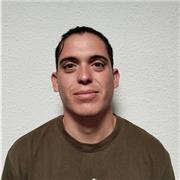 Profesor titulado en Educación Primaria, con mención en Educación Física y Audición y Lenguaje.