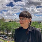 Hola! Soy Mica, diseñadora multimedia. Imparto clases de diseño gráfico, diseño UX/UI y edición audiovisual.