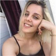 Soy profesora de inglés con años de experiencia, dando clases tanto a los niños y adolescentes como a los adultos.