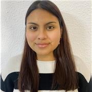Profesora de inglés que imparte clases particulares a niños
