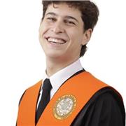 Soy un estudiante del doble grado de Turismo y ADE, por lo que durante toda mi etapa de estudiante he aprendiendo el idioma.