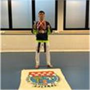 Profesor de artes marciales,  con 15 años en el ámbito de taekwondo, más la práctica de juro, jiujitsu, boxeo y mma