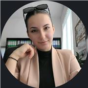 Mathe-Tutor, der Kinder aller Altersgruppen unterrichtet