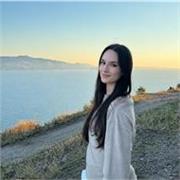Joven titulada en Estudios Internacionales, y ADE, con experiencia como profesora particular de inglés, presencial y online.