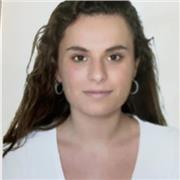 Profesora de varias materias imparte clases particulares a jovenes