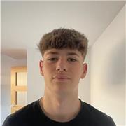 Estudiante universitario con ganas de ayudar a enseñar a más alumnos y con experiencia en el sector.