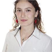 Profesora de catalán imparte clases a niños-niñas-niñes desde primaria hasta la ESO