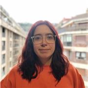 Profesora que imparte clases de catalán para cualquier edad