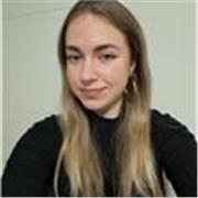 Estudiante universitaria de doble grado en Turismo y Bellas Artes con nivel alto de ingles. Daría clases a niños de primaria.