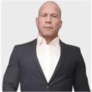 Etrenador personal experto en fitness y entrenamiento fisico.