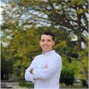 Ich bin ein Spanisch und Englisch Tutor, mit 3 Jahren Erfahrung in einer Sprachschule in Guatemala.