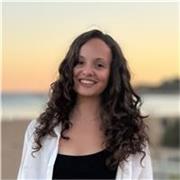 Insegnante madrelingua di italiano, con Laurea in Scienze dell'Educazione.