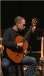Studente del conservatorio di milano laureato con il massimo dei voti. insegna chitarra classica per tutti i livelli