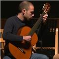 Studente del conservatorio di milano laureato con il massimo dei voti. insegna chitarra classica per tutti i livelli