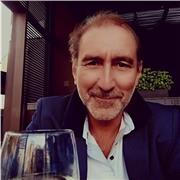 Buongiorno a tutti. Son un laureato in Lettere Moderne ed impartisco lezioni di storia e materie umanistiche presso il Vostro domicilio. Disposto a spostamenti entro raggio di 50km