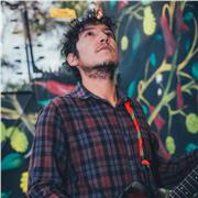 Profesor de Guitarra e interpretación. 
Me puedo desplazar dentro de la región de Valparaíso. e impartir clases en Formato Online. 
Tengo Formas Prácticas y Entretenidas en Composición musical y Vocalización.
Trabajo en equipos Técnicos de Montaje para ev