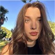 Profesora de inglés con un año de experiencia ofrece clases para adolescentes y adultos online o en Madrid.