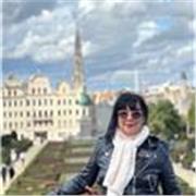 Soy abuela tengo 9 nietos y soy muy amable con los niños me encantan me gusta mucho enseñar literatura para desarrollar la lengua