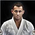 Maestro cintura nera di jiu jitsu e cintura nera di judo, impartisce lezioni di difesa personale, jiu jitsu e grappling