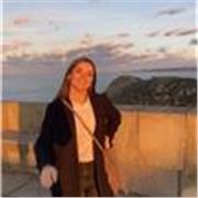 Soy estudiante de Logopedia, con mucha paciencia y ganas de ayudar. Soy responsable y resolutiva.