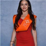 Me defino como una persona responsable, cercana y con vocación por la enseñanza.