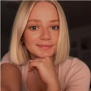 Deutsch-Studentin - alle Schulformen und Klassen