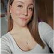 Profesora de inglés empática y comprensiva, dispuesta a enseñar con muchas ganas, a ayudar y a aprender también con los alumnos.