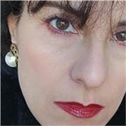 Cantante lirica (soprano) e docente, laureata brillantemente in canto lirico presso il Conservatorio di Musica G.P. da Palestrina di Cagliari, impartisce lezioni di canto, dizione e interpretazione scenica, teoria e solfeggio, storia della musica
