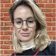 Profesora titulada de inglés con seis años de experiencia dando clases a niños, adolescentes y adultos. 