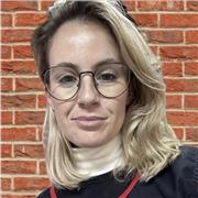 Profesora titulada de inglés con seis años de experiencia dando clases a niños, adolescentes y adultos.