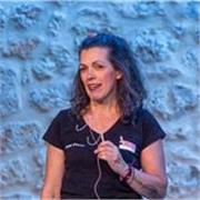 Diseñadora gráfica y terapeuta doy formación de diseño, crecimiento personal, teatro comunicación