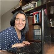 Yo soy una persona dulce, paciente y muy carismática. Amo trabajar con niños