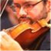 Profesor de violín y viola, licenciado de la universidad de Chile con pasantía de especialización en Alemania