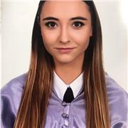 Graduada en la carrera de Psicología y publicidad y especialización en Neuromarkenting y el máster de Psicología General Sanitaria